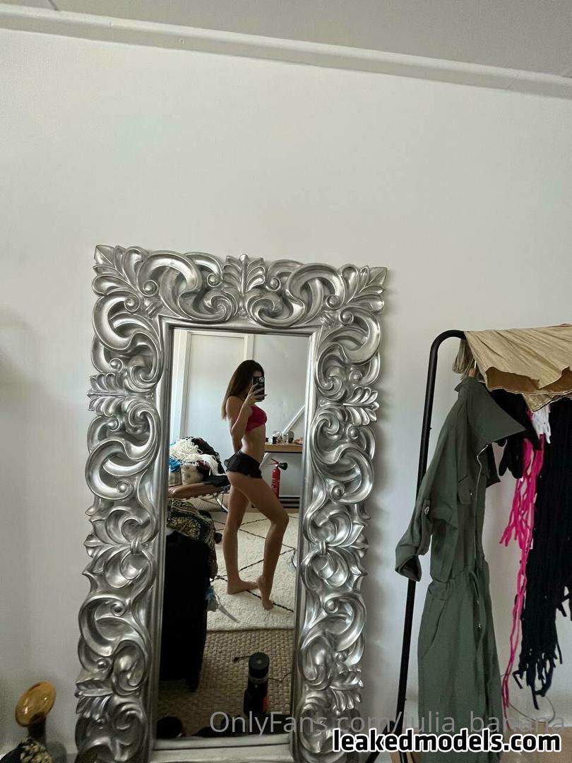 Julia-Banana Nude (14 Photos) – Leakedmodels