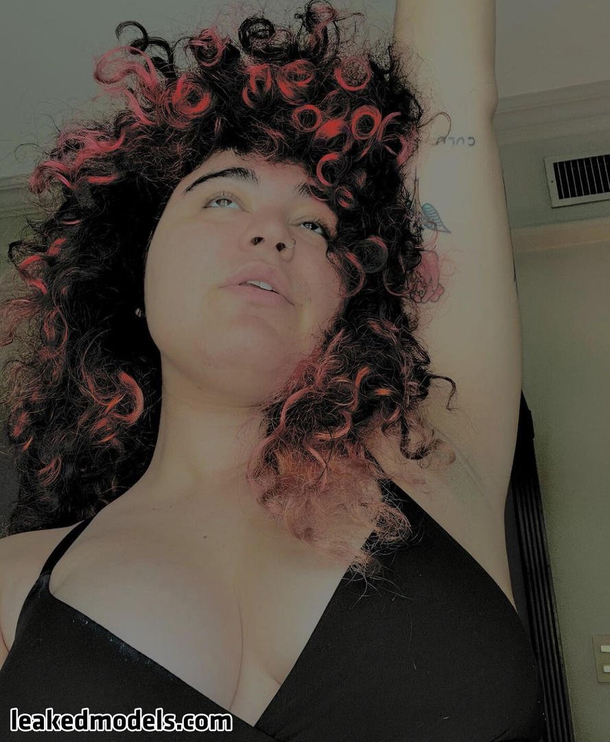 Remi-Wolf Naked (11 Photos) – Leakedmodels