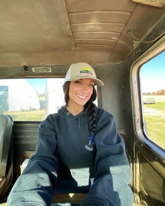 Farmer Grayce / Shelbie Grayce Emmick / Allaroundfarmer / Thefarmergrayce Nude Leaks Onlyfans  – Leaked Models