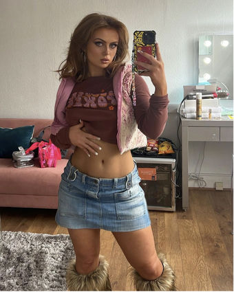Maisie Smith / Maisiesmithofficial Nude Leaks Onlyfans  – Leaked Models