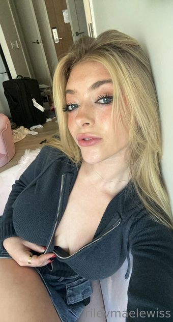 Life__Of___Riley / Rileymaetwo Nude Leaks Onlyfans  – Leaked Models