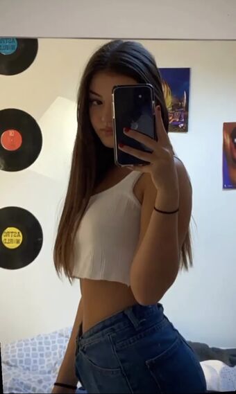 Emilie / Brlemiliee Nude Leaks Onlyfans  – Leaked Models