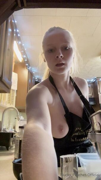 Pluckypeach / Pluckypeaches Nude Leaks Onlyfans  – Leaked Models
