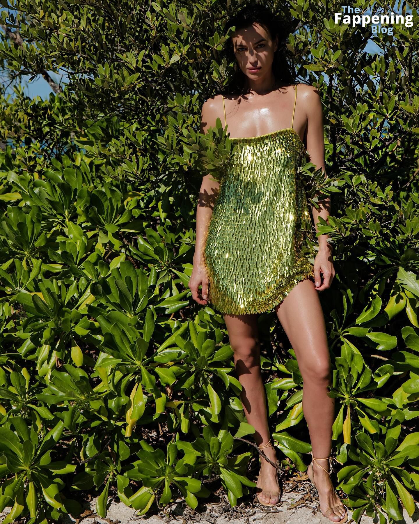 Irina Shayk Hot (10 Photos)