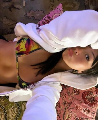 Beabadoobee / Radvxz Nude Leaks OnlyFans  – Leaked Models