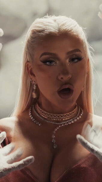 Christina Aguilera Nude Leaks OnlyFans Photo 237