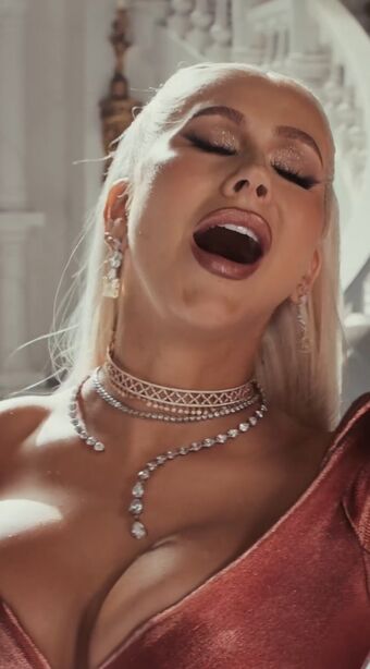 Christina Aguilera Nude Leaks OnlyFans Photo 242