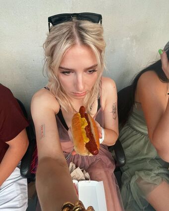 Courtney Miller / co_mill / pikagurlx / typicalvlogs Nude Leaks OnlyFans  – Leaked Models