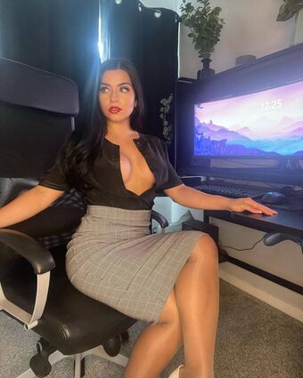 Lily Fiore Nude Leaks OnlyFans Photo 17