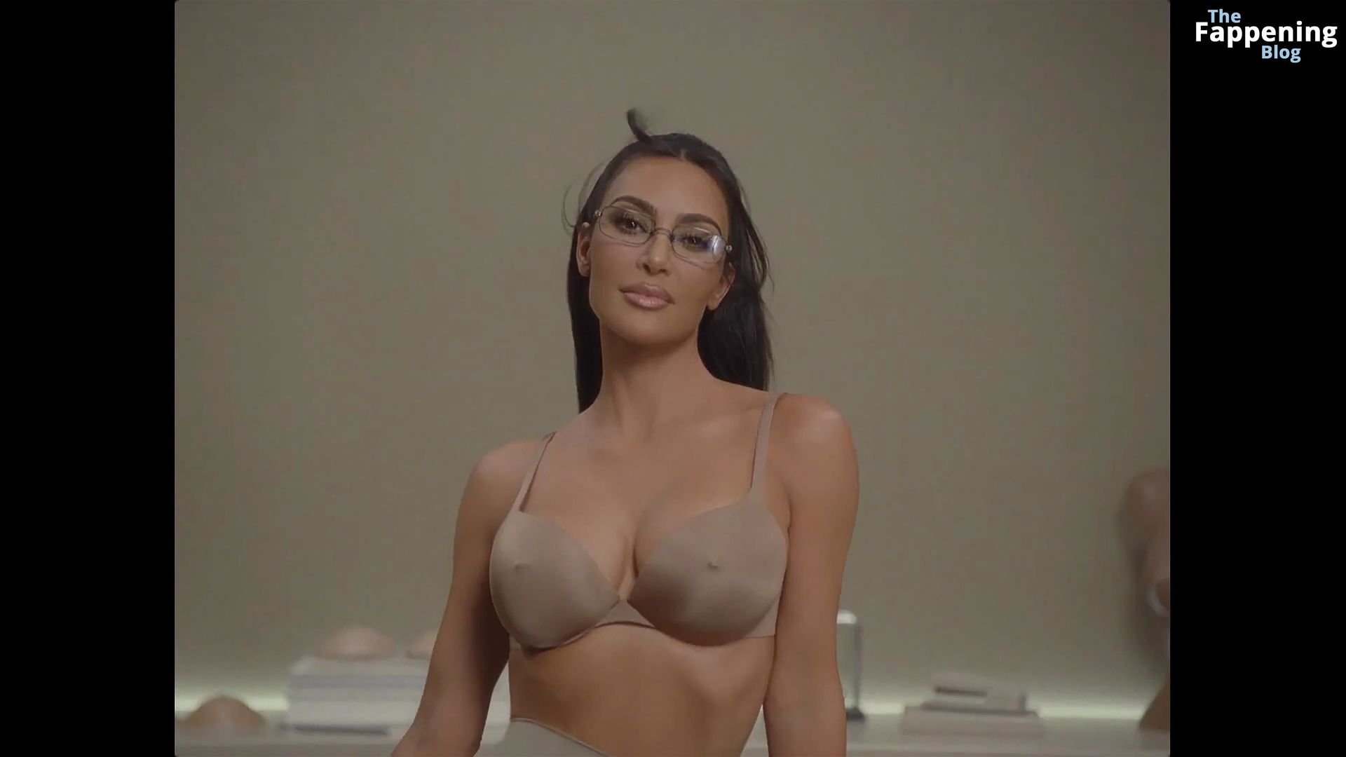 Kim Kardashian Sexy (23 Pics + Video)