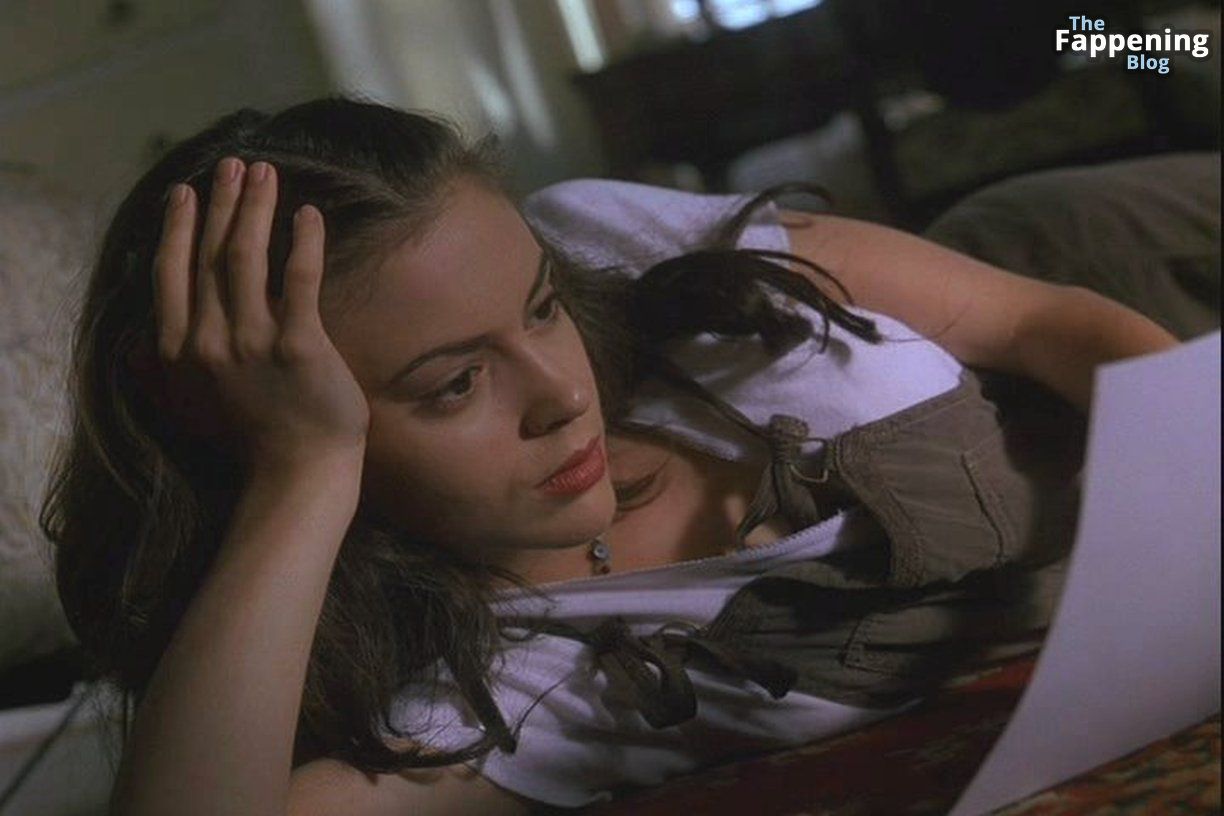 Alyssa Milano Nude & Hot (8 Pics)