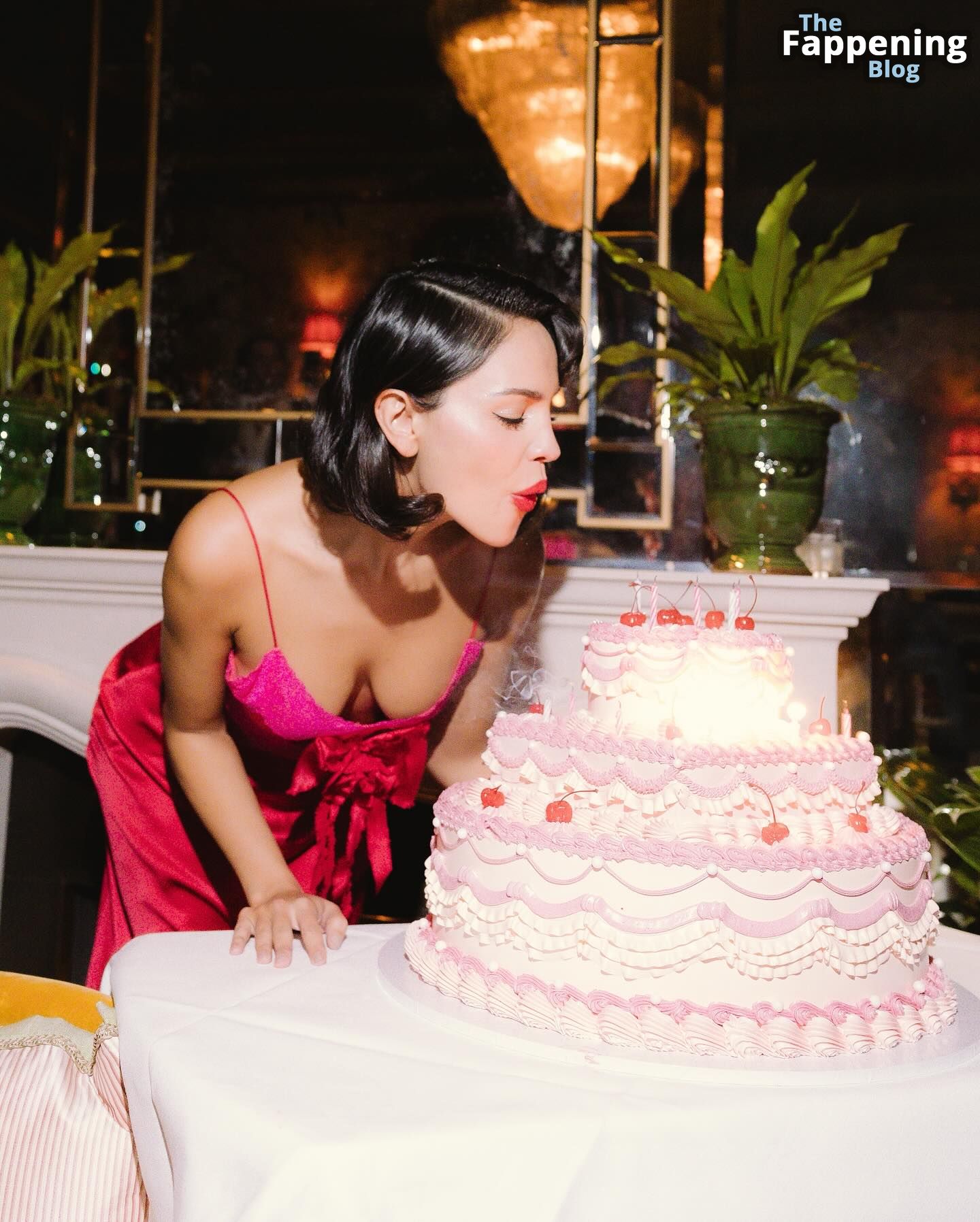 Eiza Gonzalez Sexy (19 Photos)