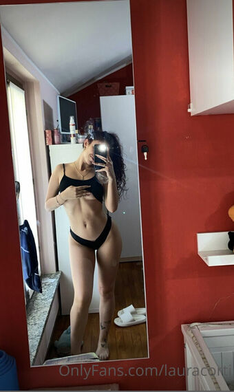 Laura Corti / lauraacortii / lauracorti Nude Leaks OnlyFans  – Leaked Models