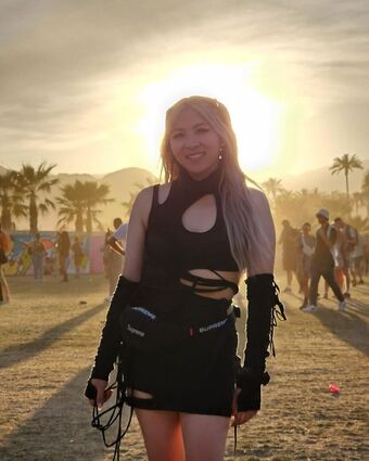 Yvonnie / yvonne817 / yvonnieng Nude Leaks OnlyFans  – Leaked Models