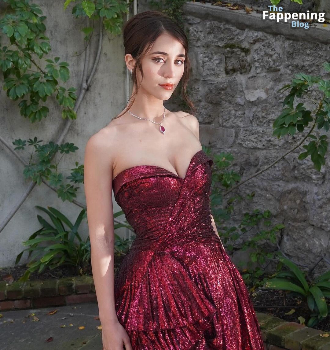 Caylee Cowan Flaunts Her Sexy Boobs in a New Shoot (8 Photos)