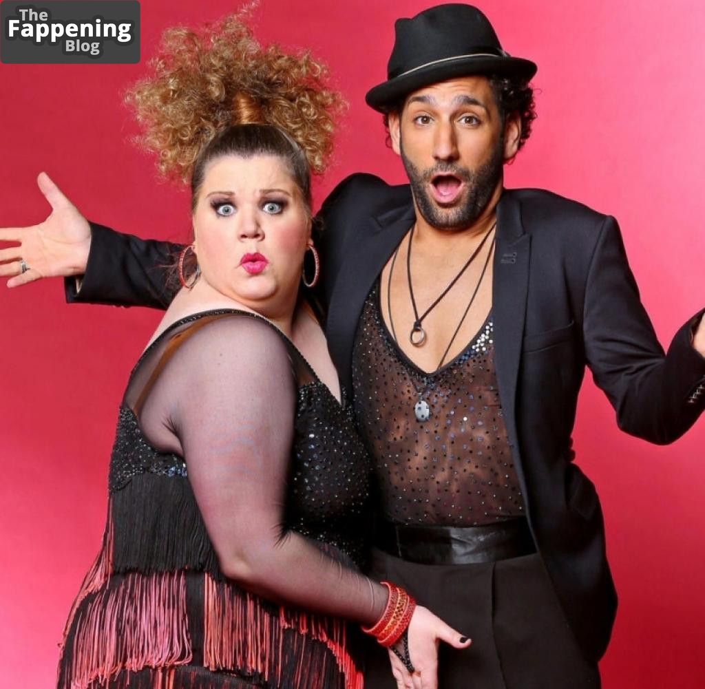 Manuela Wisbeck Sexy (4 Photos)