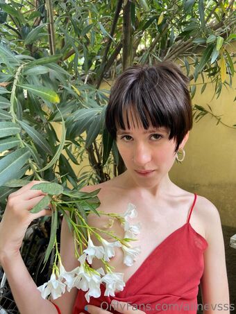 alinevsss Nude Leaks OnlyFans Photo 9