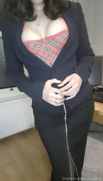 Corporate Tease Nude Leaks OnlyFans Photo 9