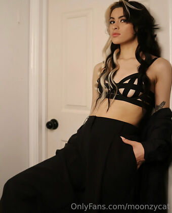 Moonzycat Nude Leaks OnlyFans Photo 12