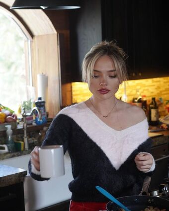 Natalie Alyn Lind Nude Leaks OnlyFans Photo 41