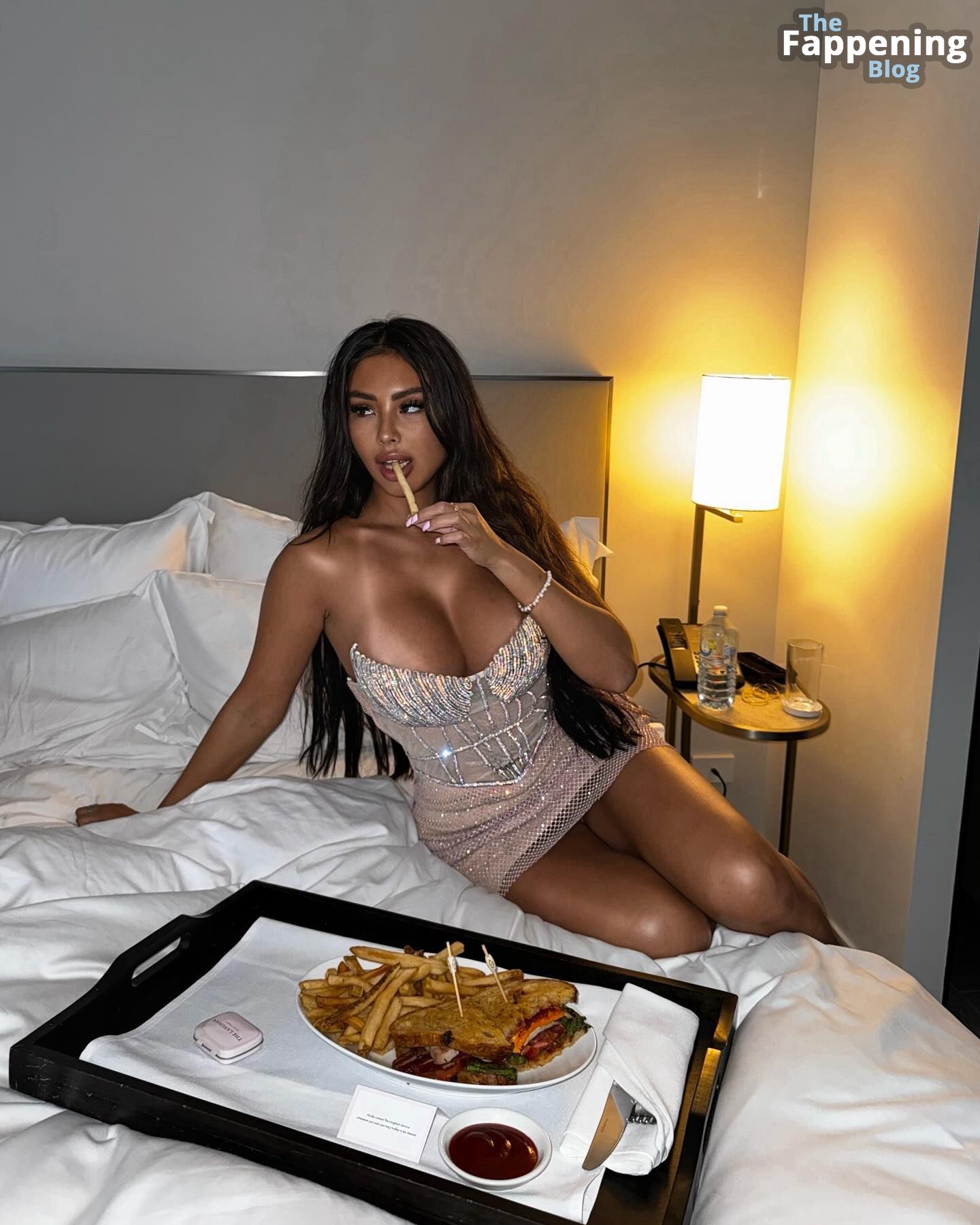 Erika Tsukita Sexy (5 Photos)