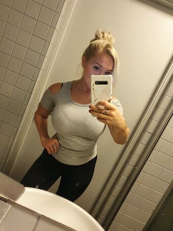 Emilia Linden Nude Leaks OnlyFans Photo 2