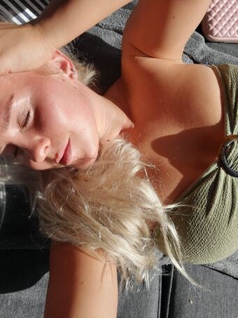 Emilia Linden Nude Leaks OnlyFans Photo 10