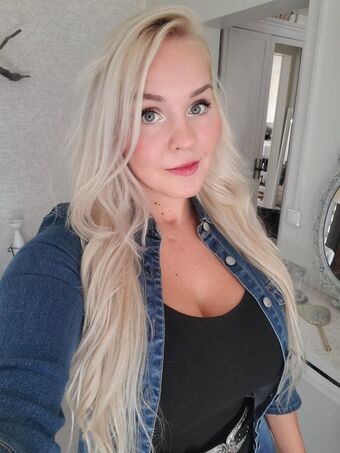 Emilia Linden Nude Leaks OnlyFans Photo 8