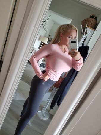 Emilia Linden Nude Leaks OnlyFans Photo 5