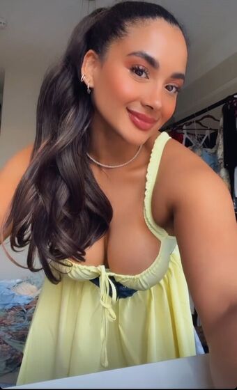 Gabi Melo Nude Leaks OnlyFans Photo 19