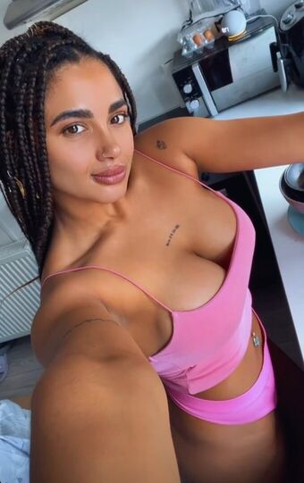 Gabi Melo / luanai7 / return_manuborg Nude Leaks OnlyFans – Leaked Models