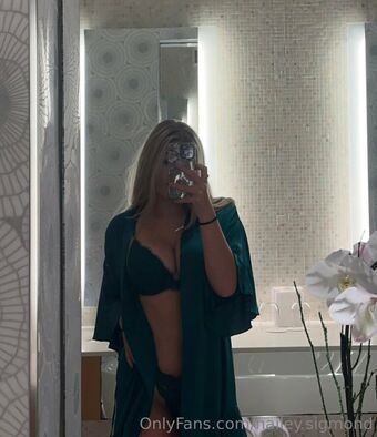 Hailey Sigmond Nude Leaks OnlyFans Photo 29