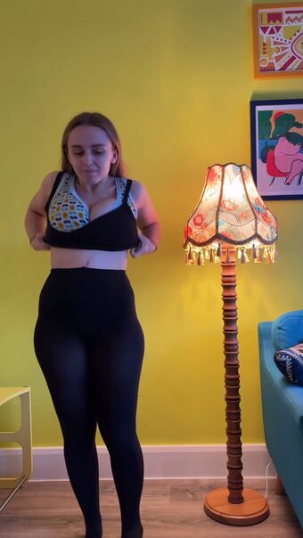 Hannah Witton Nude Leaks OnlyFans Photo 6