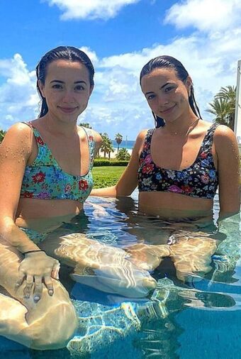 Merrell Twins Nude Leaks OnlyFans Photo 15