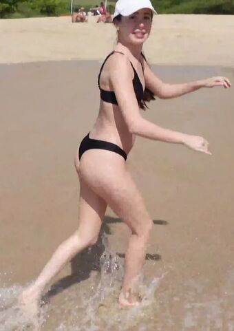 Merrell Twins Nude Leaks OnlyFans Photo 19