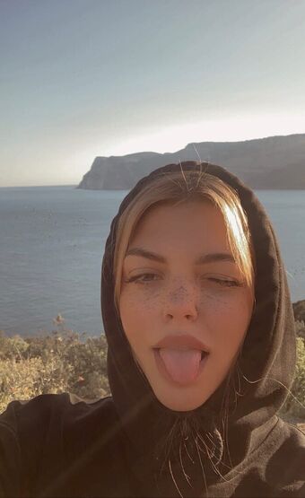 Vellari_feet Nude Leaks OnlyFans Photo 1