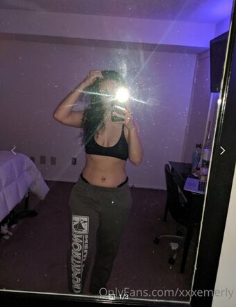 xEmerly Nude Leaks OnlyFans Photo 17