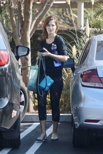 Zooey Deschanel Nude Leaks OnlyFans Photo 54