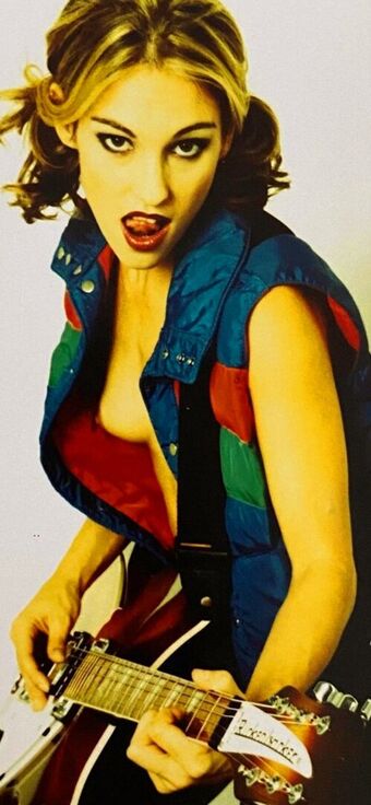 Amy Jo Johnson Nude Leaks OnlyFans Photo 1