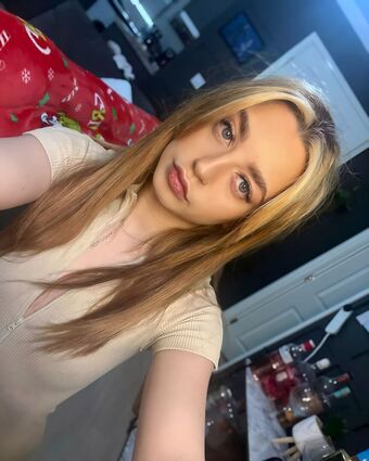 Chloe Bridge / chloebridge / littlechloexo_ / littlemommy_x Nude Leaks OnlyFans  – Leaked Models