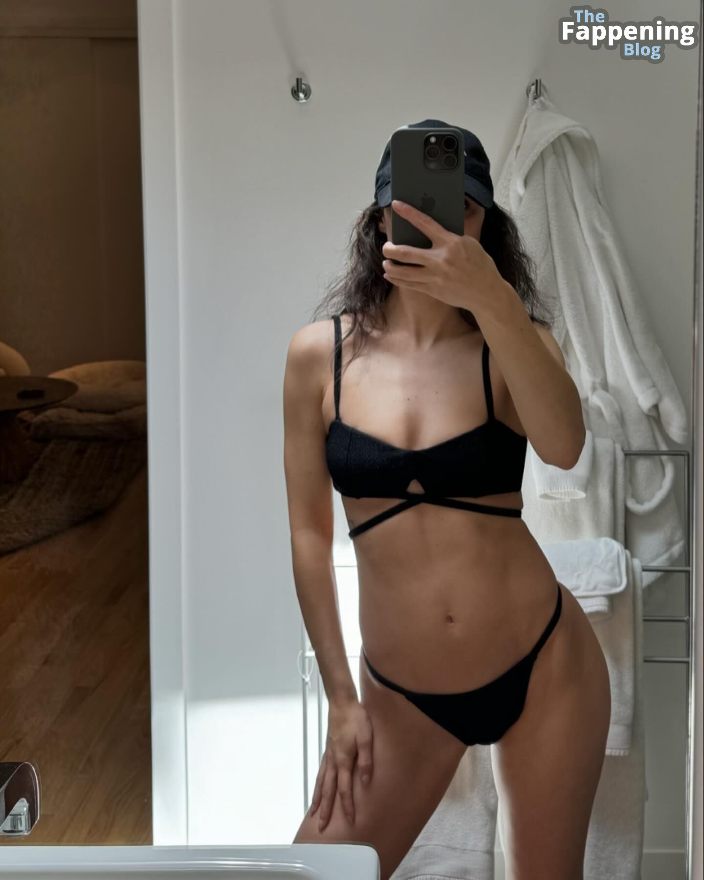 Cara Santana Sexy (4 Photos)