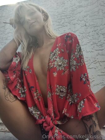 Kelli Kisses Nude Leaks OnlyFans Photo 39