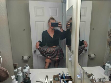 Kelli Kisses Nude Leaks OnlyFans Photo 32