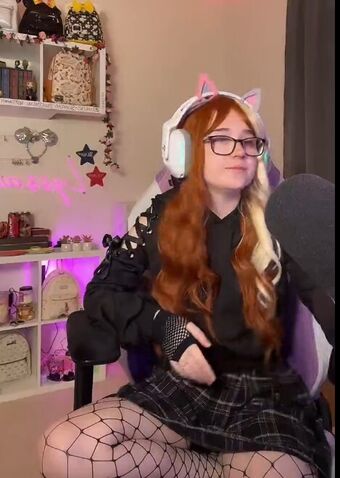 Lyssaurora Nude Leaks OnlyFans Photo 9