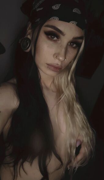 yearwalkatmidnight Nude Leaks OnlyFans Photo 16