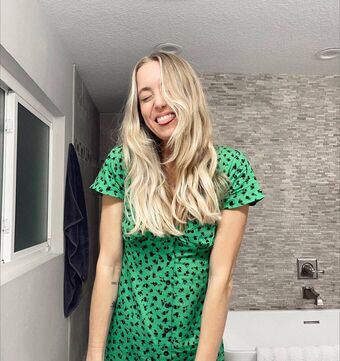 Allie Wes ~ Nude Leaks OnlyFans Photo 11