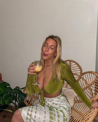 Ariel D Nude Leaks OnlyFans Photo 9