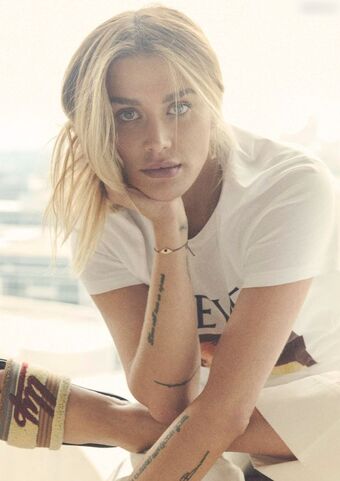 Cheyenne Tozzi Nude Leaks OnlyFans Photo 38