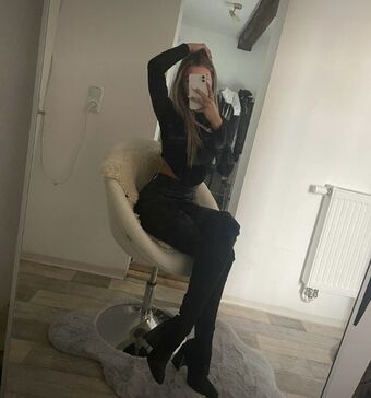 emiliaaa.rose Nude Leaks OnlyFans Photo 10