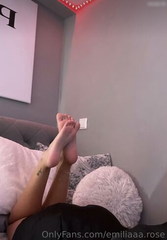 emiliaaa.rose Nude Leaks OnlyFans Photo 13